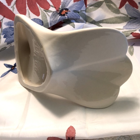 Ceramic SWAN Finger Tip Towel Holder Signed by Ann in 1984 Cream W/Pink Flowers - Picture 6 of 6